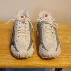 New Men's Nike White Textured Sneakers